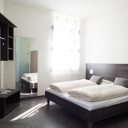 Eee Hotel Traun Esterno foto