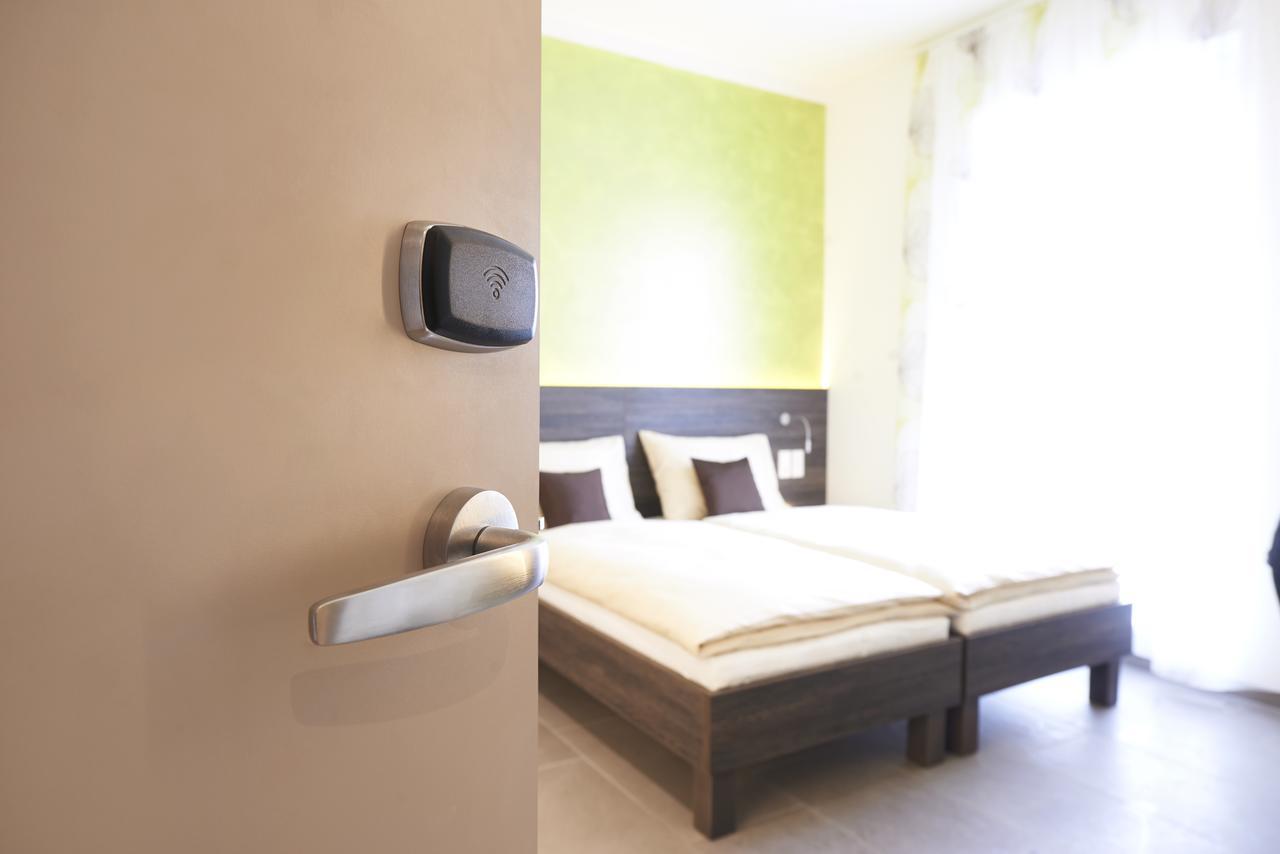 Eee Hotel Traun Esterno foto