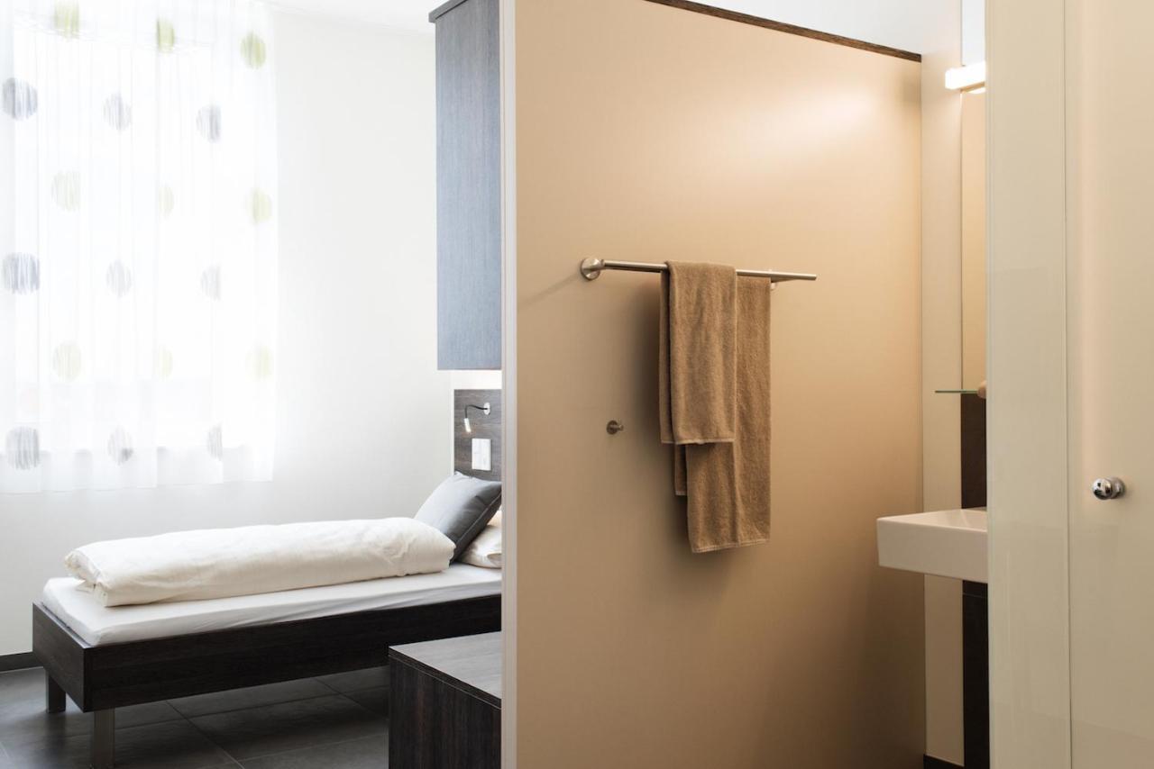 Eee Hotel Traun Esterno foto