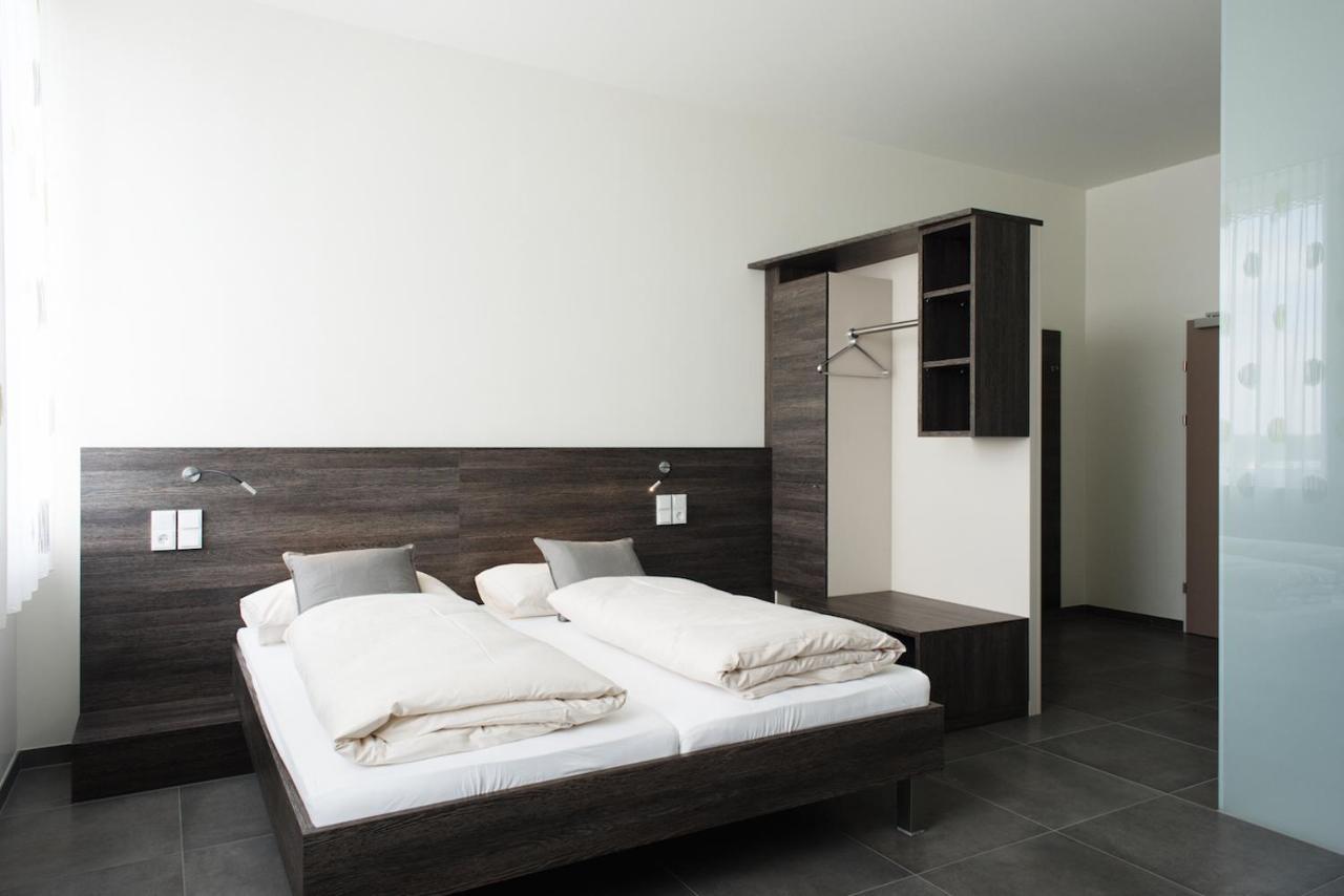 Eee Hotel Traun Esterno foto