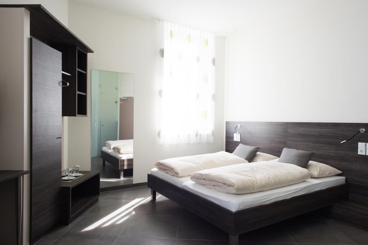 Eee Hotel Traun Esterno foto