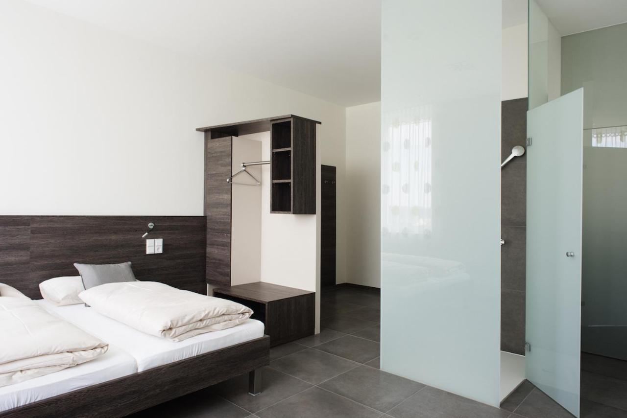 Eee Hotel Traun Esterno foto